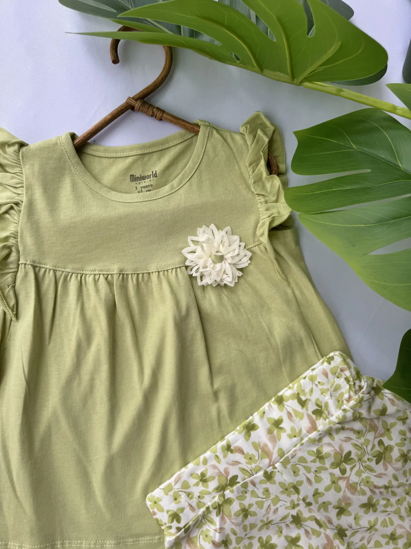 Çiçek Baskılı Şortlu Takım